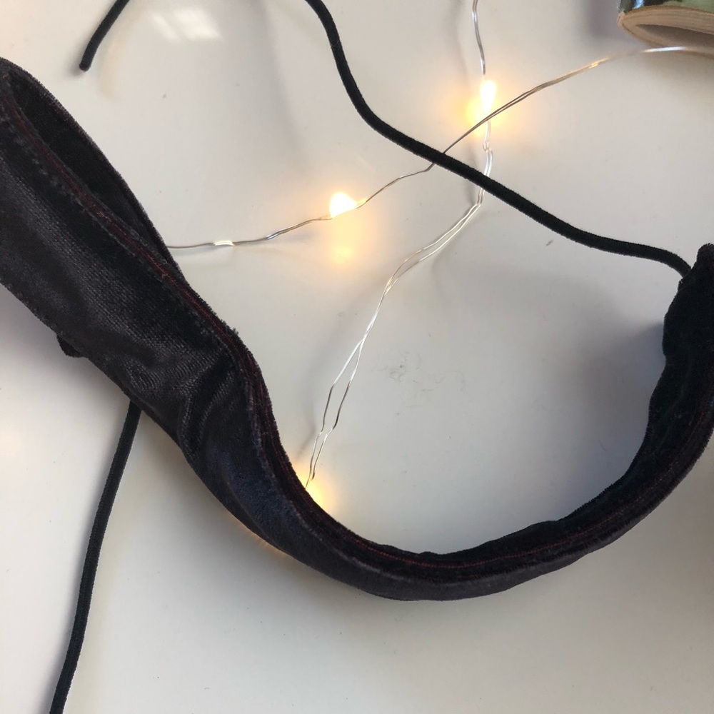 Velvet choker